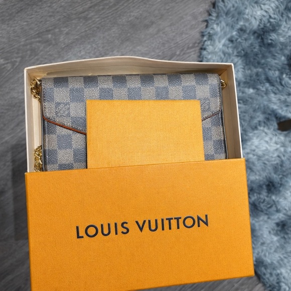 Louis Vuitton Félicie Pochette – Damier Ebene (N63032) – Like New - Picture 6 of 8